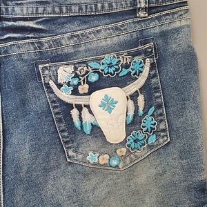 NWT Flamingals Jean Shorts Womens Floral Embroidered Bull Applique Size 2XL